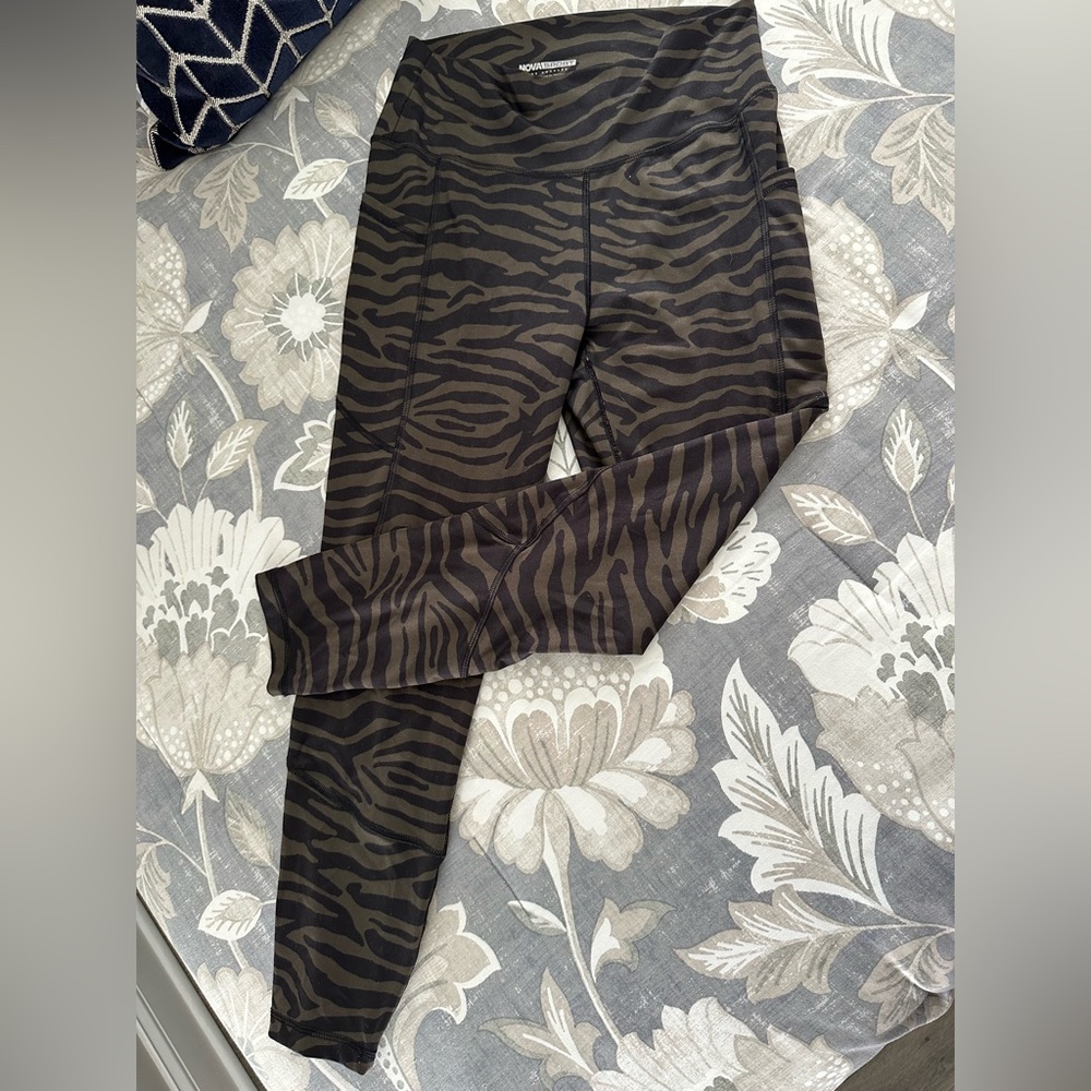 Nova Sport, Zebra Print High-Waist Leggings - Black & dark army green
